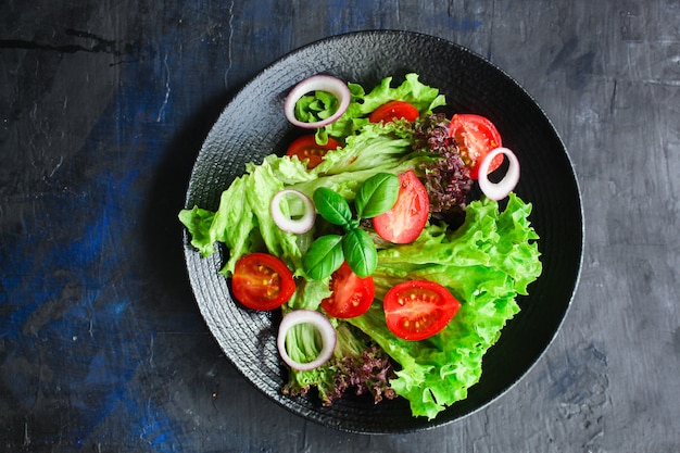 Gesunder Gemüsesalat lässt Salat