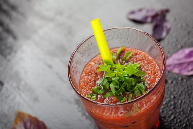 Gesunder heimischer Tomatensaft