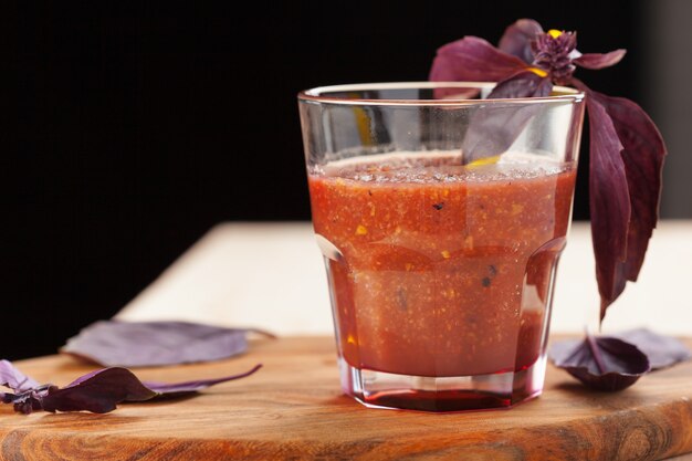 Gesunder inländischer Tomatensaft