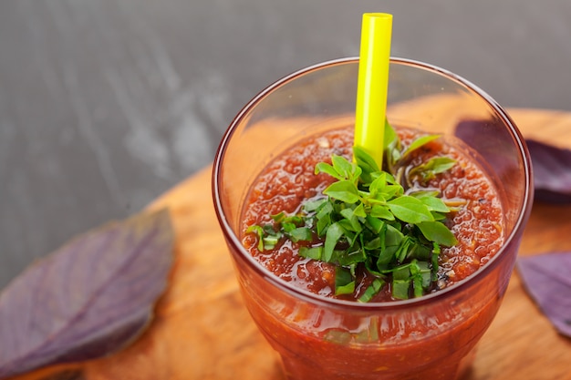 Gesunder inländischer Tomatensaft