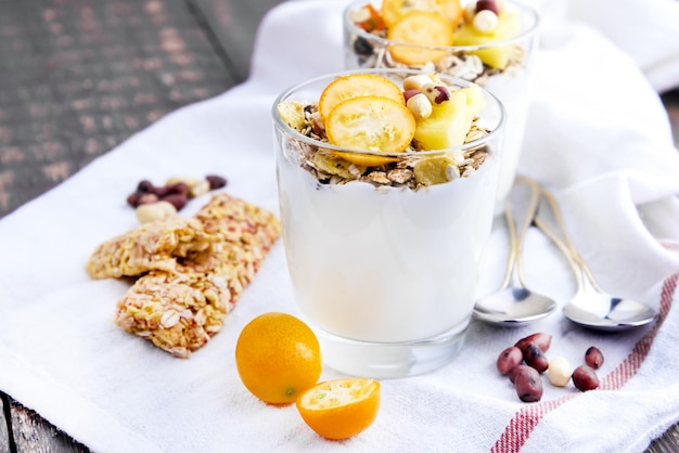 Gesunder Joghurt mit Früchten