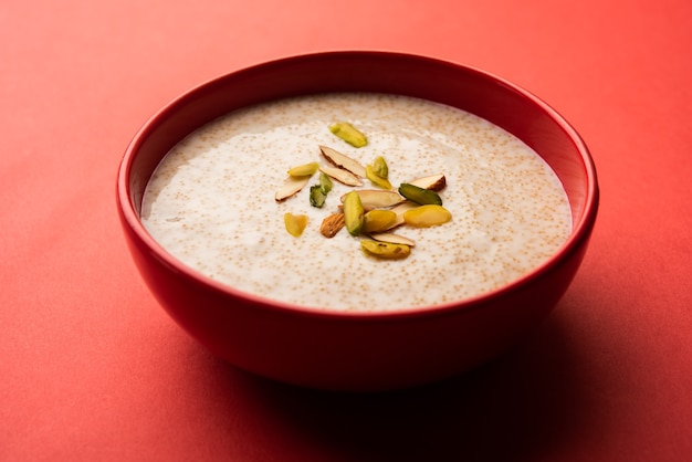 Gesunder Rajgira Kheer oder süßer Amaranth-Brei