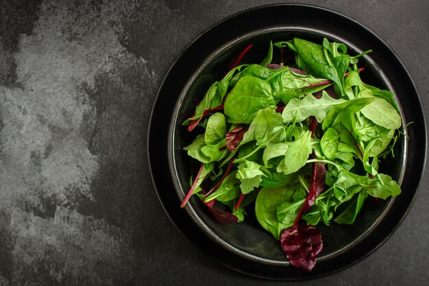 Gesunder Salat, Blätter mischen