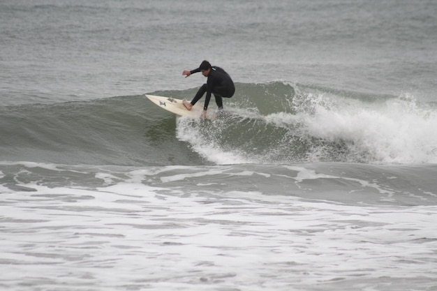 Gesunder Sport Surfen als alternative Übung gegen Langeweile Verzichten Sie auf elektronische Geräte