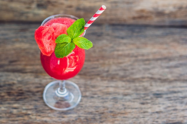 Gesunder Wassermelonen-Smoothie mit Minze