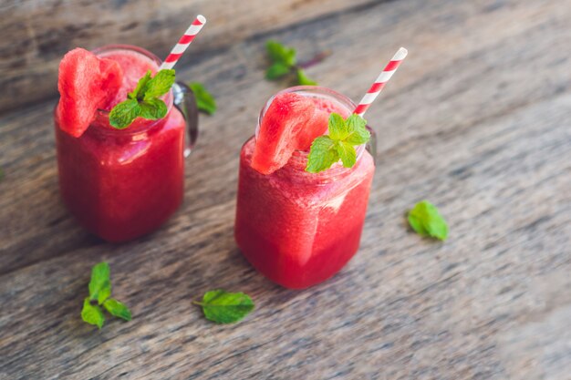 Gesunder Wassermelonen-Smoothie mit Minze