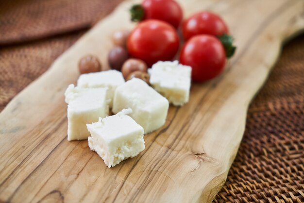 Gesundes Frühstück auf hölzernem Hintergrund