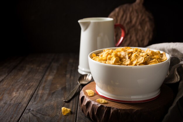 Gesundes Frühstück mit Cornflakes