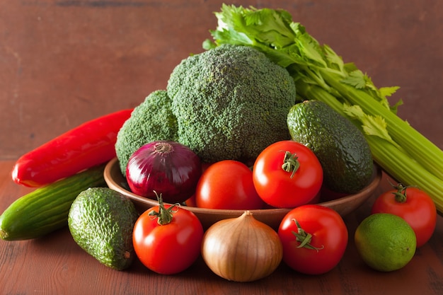 Gesundes Gemüse Tomaten Avocado Zwiebel Brokkoli Gurken Sellerie