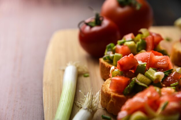 Gesundes mediterranes Essen Vegetarische Bruschetta