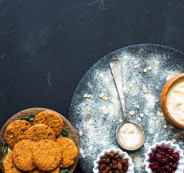 Gesundes Morgenfrühstück mit Getreidekeksen