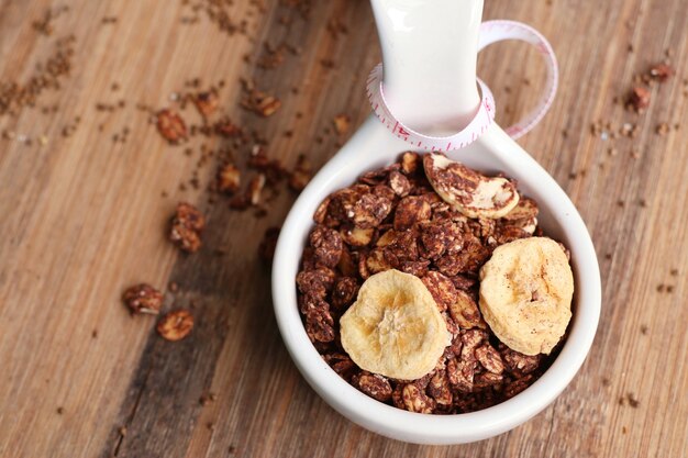 gesundes Müsli mit Milch