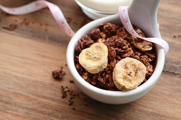 gesundes Müsli mit Milch