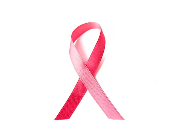 gesundheitswesen, wohltätigkeit, symbolik, onkologie und medizinkonzept - nahaufnahme des rosa krebsbewusstseinsbandes