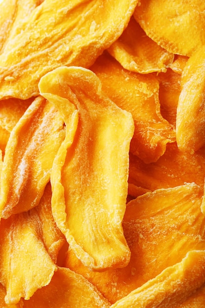 Foto getrocknete süße mango-fruchtscheiben als strukturorange