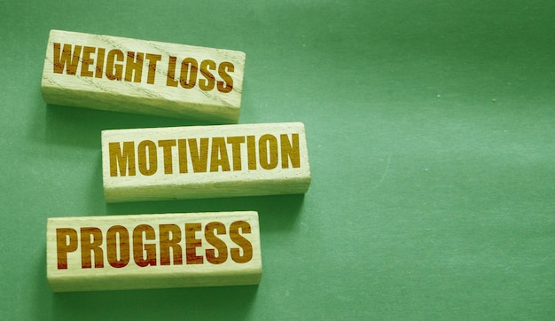 Gewichtsverlust Motivation Fortschritte Wörter auf Holzblöcken mit Copyspace Erfolgreiche Ernährung gesunde Ernährung Gewichtsverlust Konzept