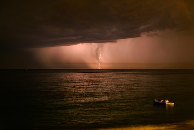 Gewitter auf einem Meer