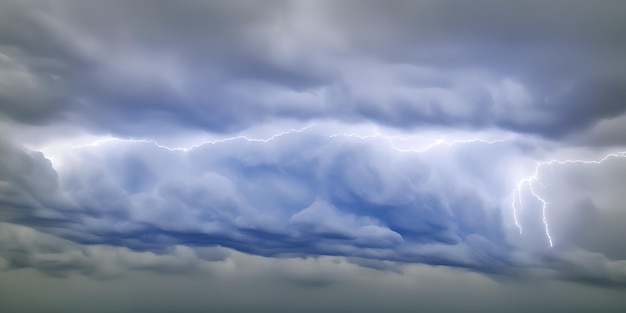 Gewitterwolken mit Blitz am Tag