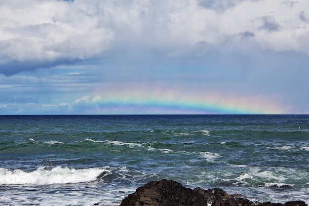 Giant's Causeway mit Regenbogen