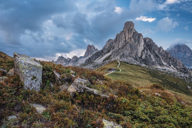 Giau Pass high alpine pass destino de viagem popular nas Dolomitas, Itália