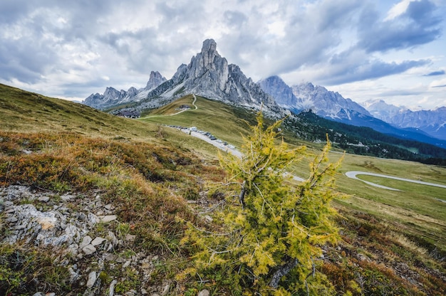 Giau Pass high alpine pass popular destino de viaje en Dolomitas Italia