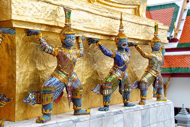 Gigante em Wat Phra Kaeo The Royal Grand Palace Bangkok Tailândia