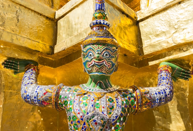 Gigante en el templo del Buda de Esmeralda, Bangkok, Tailandia