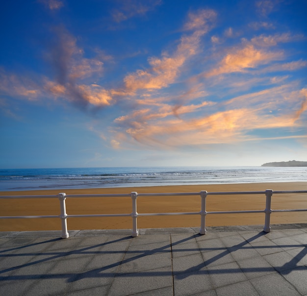 Gijón Playa San Lorenzo Astúrias Espanha