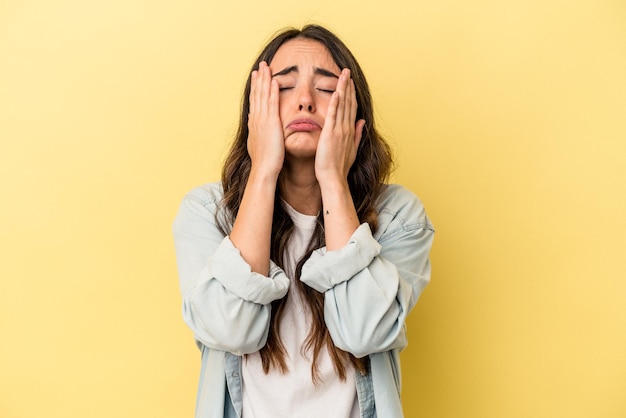 Foto gimiendo y llorando desconsoladamente