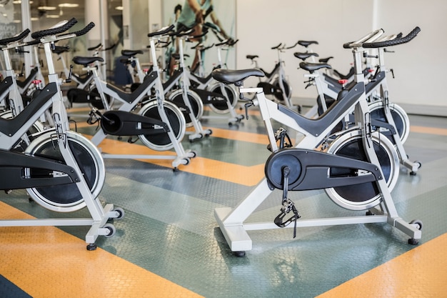 Gimnasio sin interior de personas.