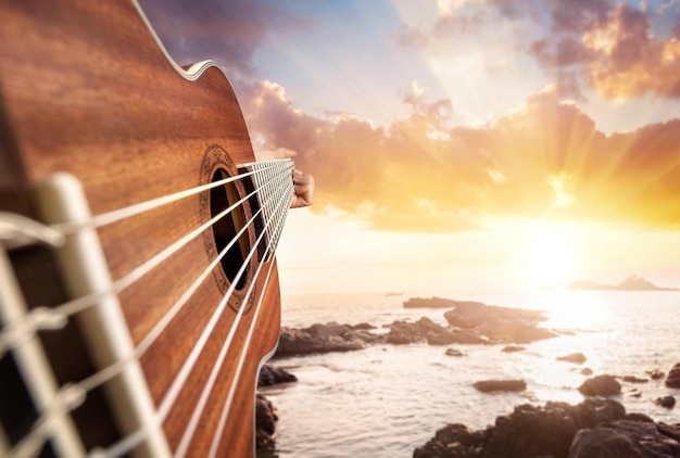 Gitarrist am Strand