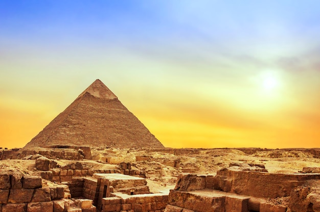 Gizeh-Pyramide bei Sonnenuntergang