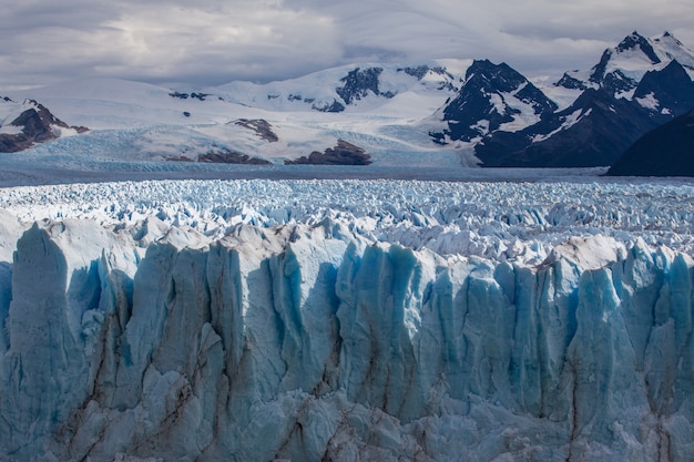 Glaciar campos congelados paisaje de montaña