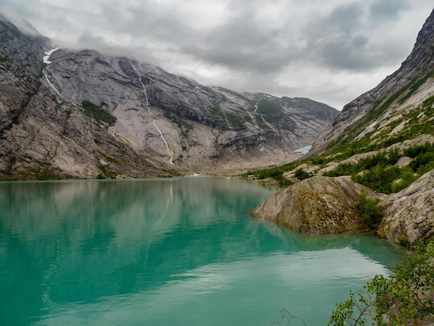 Glaciar Nigardsbreen y lago turquesa Noruega