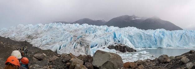 El Glaciar Perito Moreno es un glaciar ubicado en un Parque Nacional en Argentina declarado Patrimonio de la Humanidad por la UNESCO