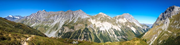 Glaciares alpinos y paisaje montañoso en los Alpes franceses Vista panorámica