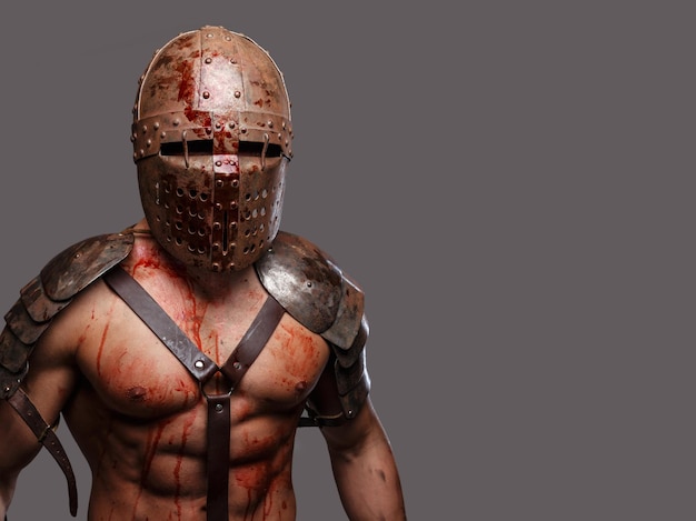 Gladiador en casco con cuerpo musculoso cubierto de sangre