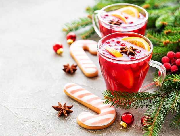 Gläser heißer Glühwein