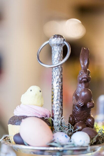 Gläser mit verschiedenen Süßigkeiten im Boutique-Süßwarenladen.