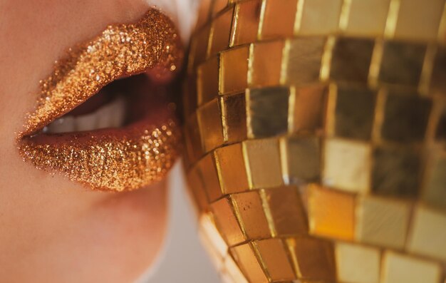 Glamour goldene Lippen Goldmetalllippe schönes Make-up-Party-Make-up