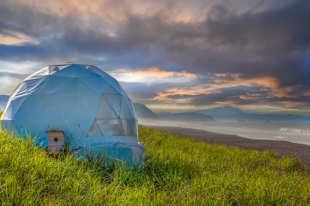 Glamping an den Ufern des Pazifischen Ozeans auf der Halbinsel Kamtschatka