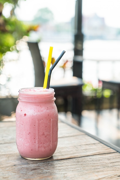 Glas Erdbeer Smoothie