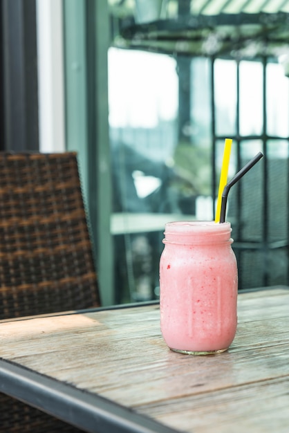 Glas Erdbeer-Smoothie