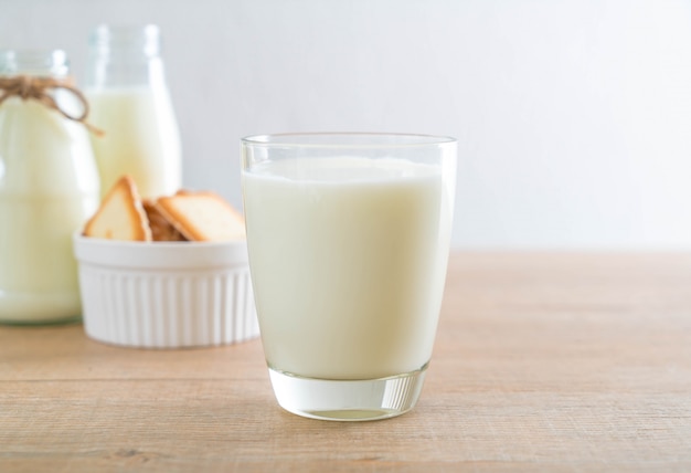 Glas frische Milch