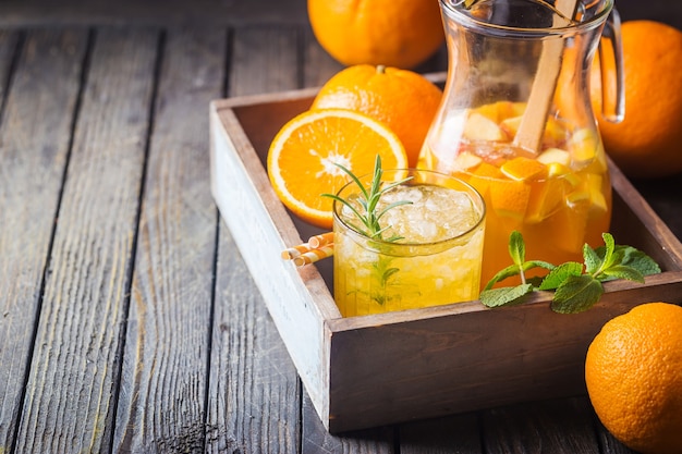 Glas frischer Orangensaft