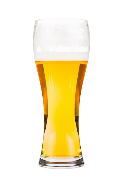 Glas gefüllt mit weißem Lagerbier mit Schaum