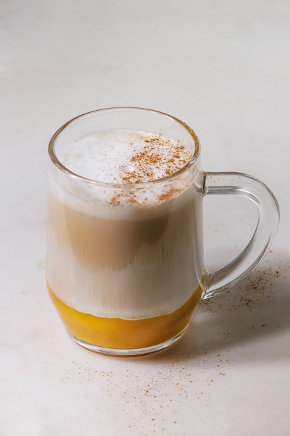 Glas Kürbisgewürz Latte