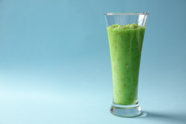 Glas leckerer grüner Smoothie