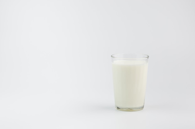 Foto glas milch isoliert