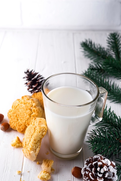 Glas Milch und Kekse speziell für den Weihnachtsmann.